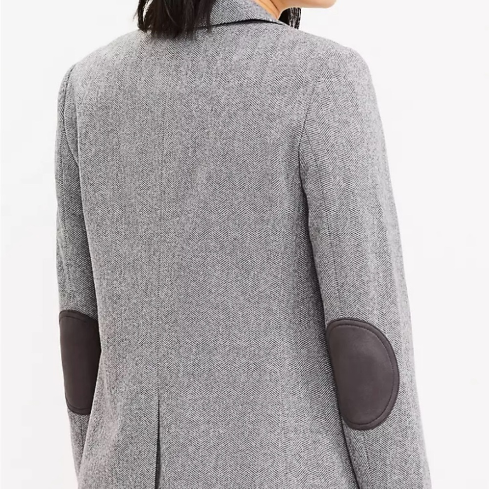 LOFT Classic Gray Blazer – Elegant Chic & Versatile Size 4P. Fits like S|M